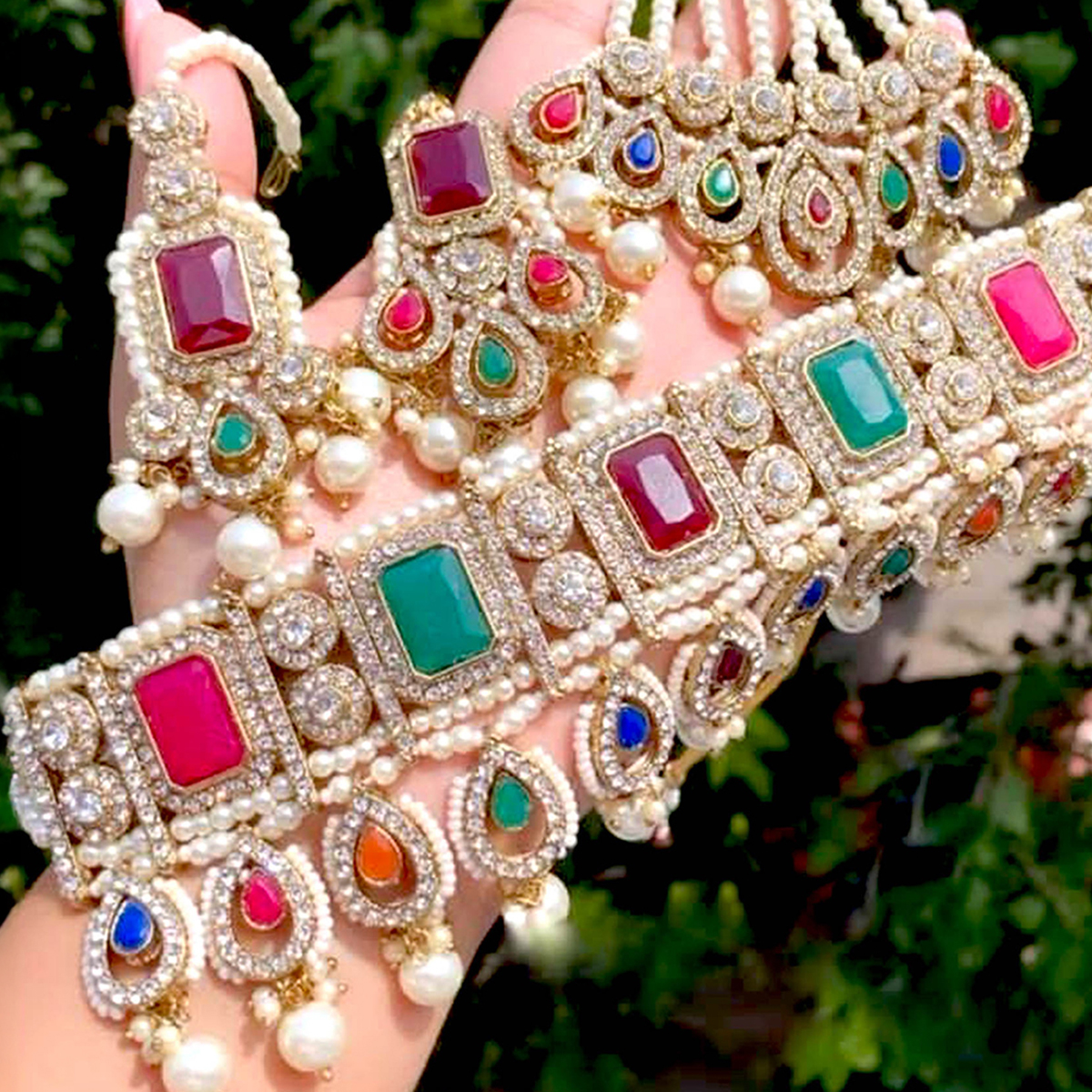 Stones and Beads Studded Antique Gold Plated Semi Bridal Set with Necklace, Earrings, Maangtika & Side Bindi for Women - Image 3