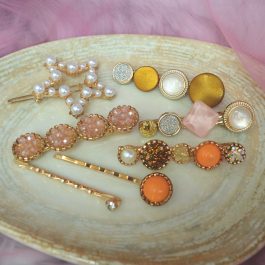 Jewels of Nepal Set of 7 Stones & Simulated Moti Set Hair Clip for Girls