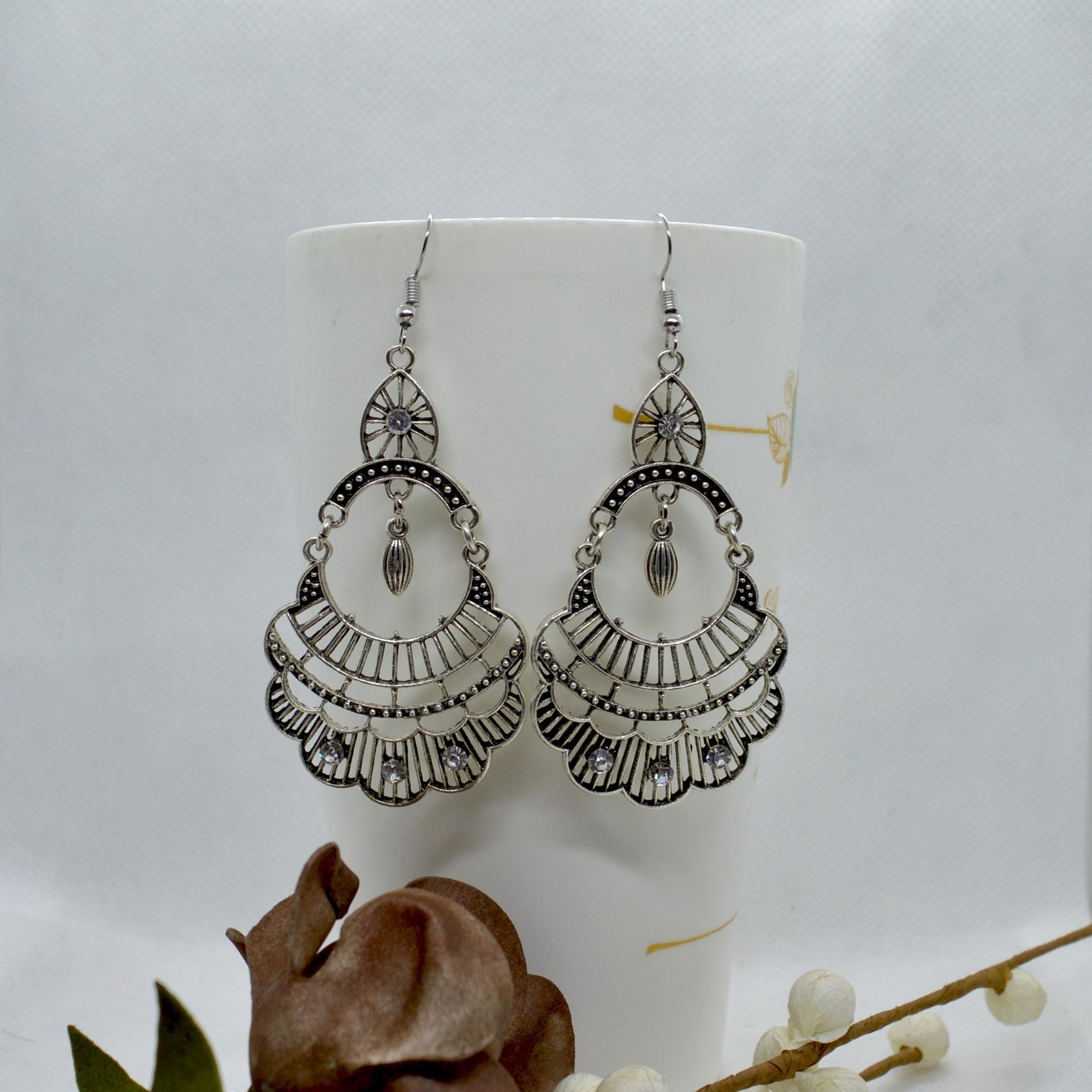 Silver/White Stoned Shell Patterned Drop Earrings For Women - Image 2