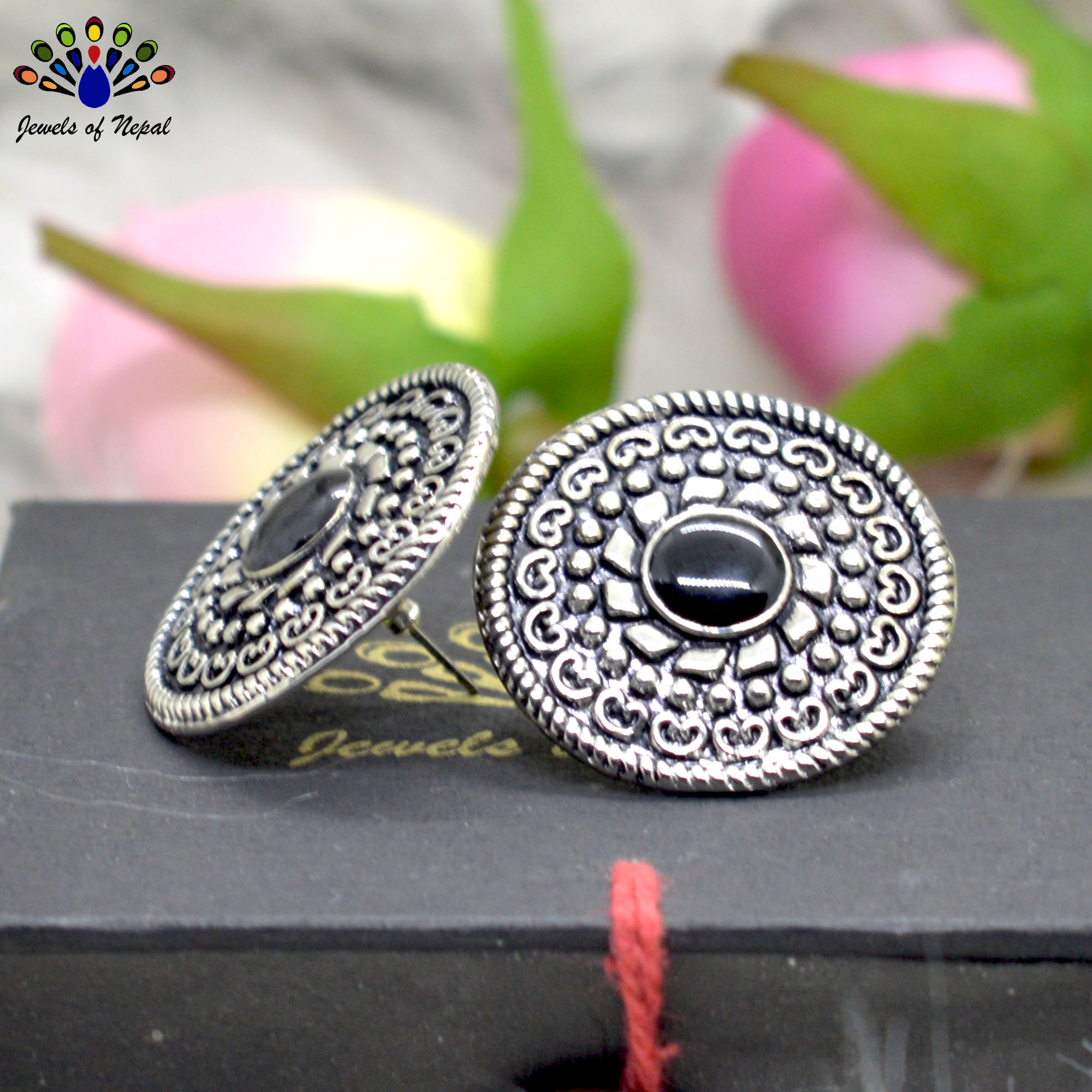 Antique Silver Toned Floral Printed Round Ear Studs For Women - Image 2