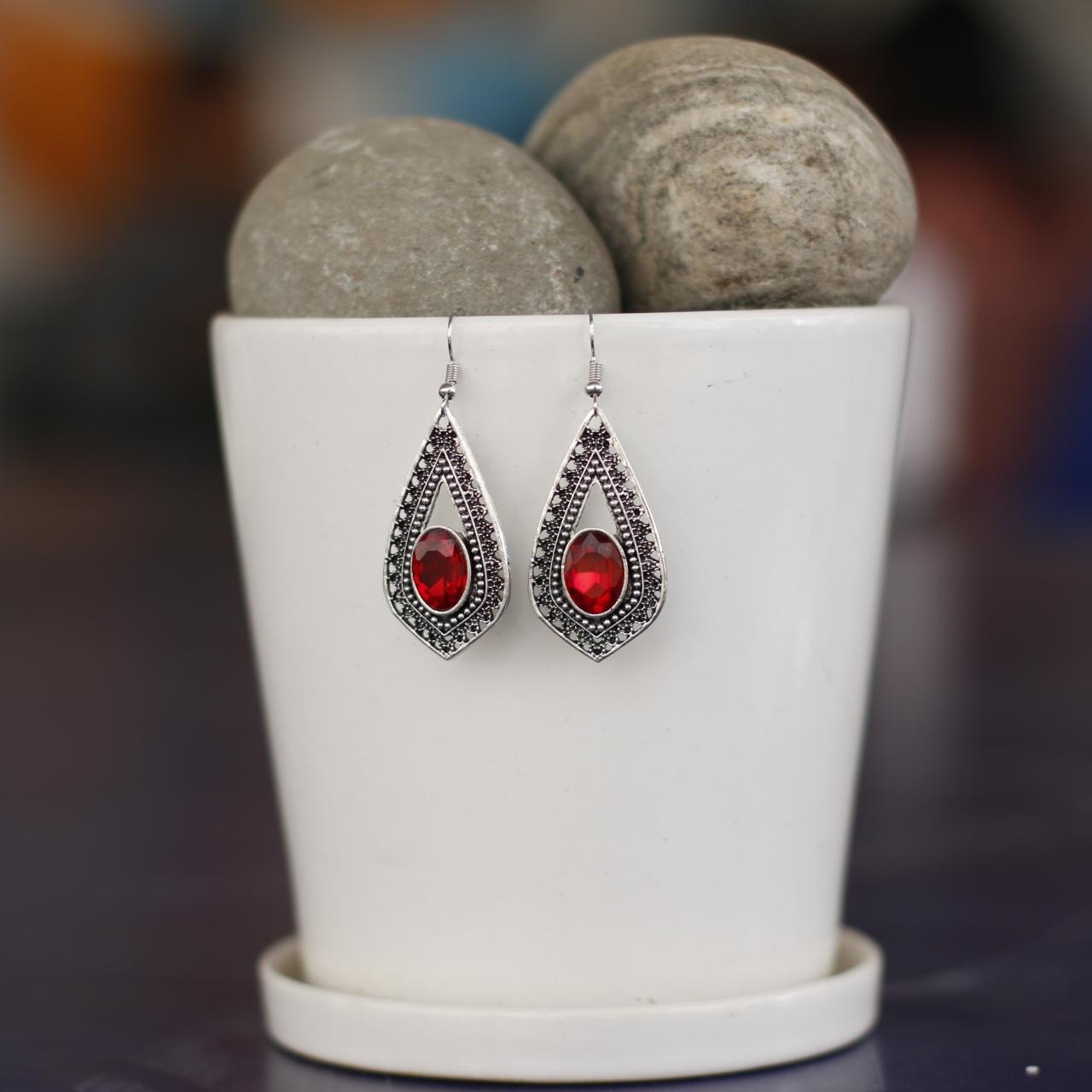 Silver/Red Stoned Textured Drop Earrings For Women - Image 2