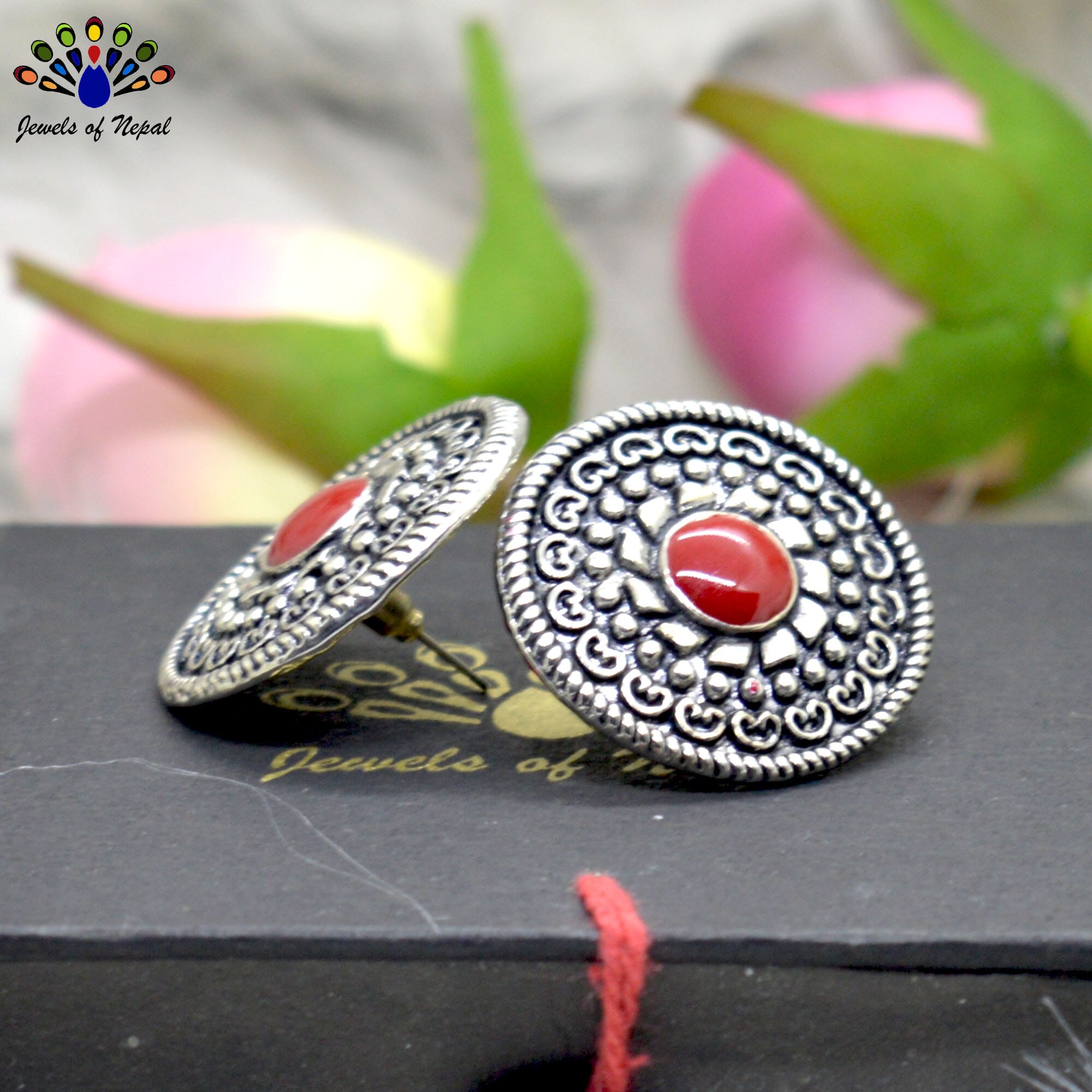 Antique Silver Toned Floral Printed Round Ear Studs For Women - Image 5