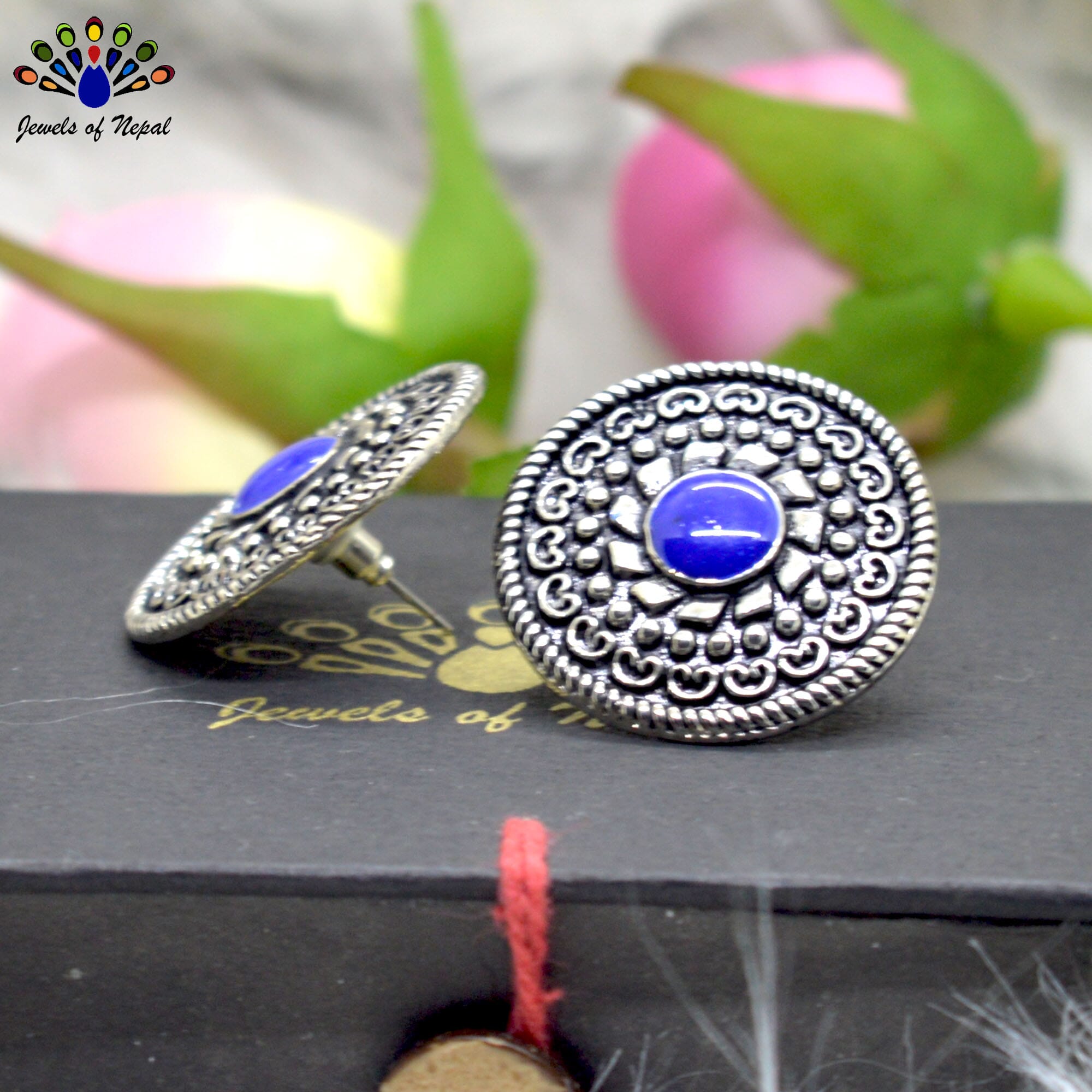 Antique Silver Toned Floral Printed Round Ear Studs For Women - Image 3