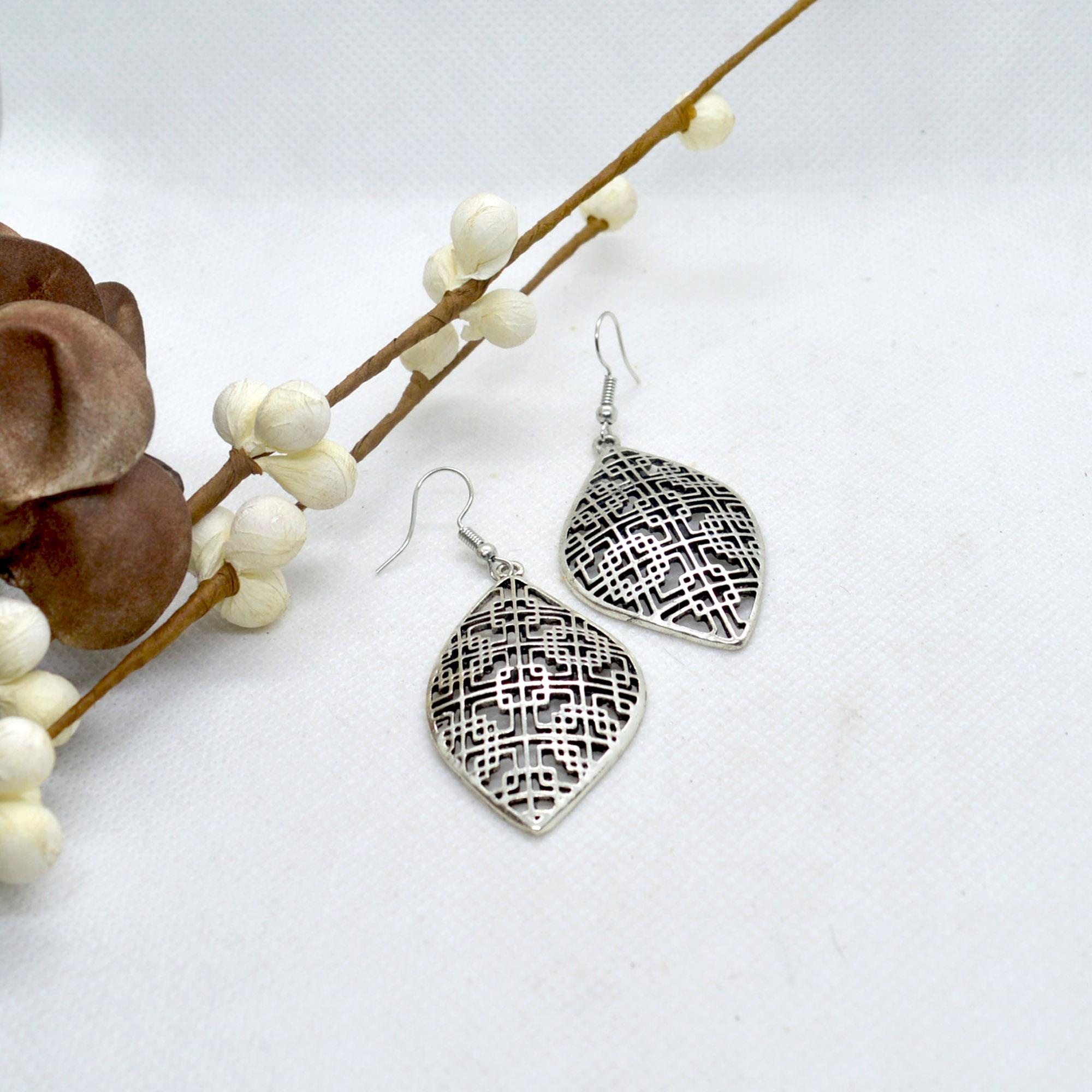 Silver Patterned Leaf Shaped Earrings For Women - Image 2